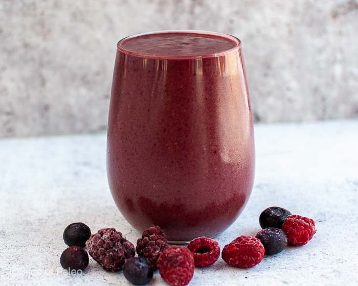 Easy Mixed Berry Spinach Banana Smoothie in a glass